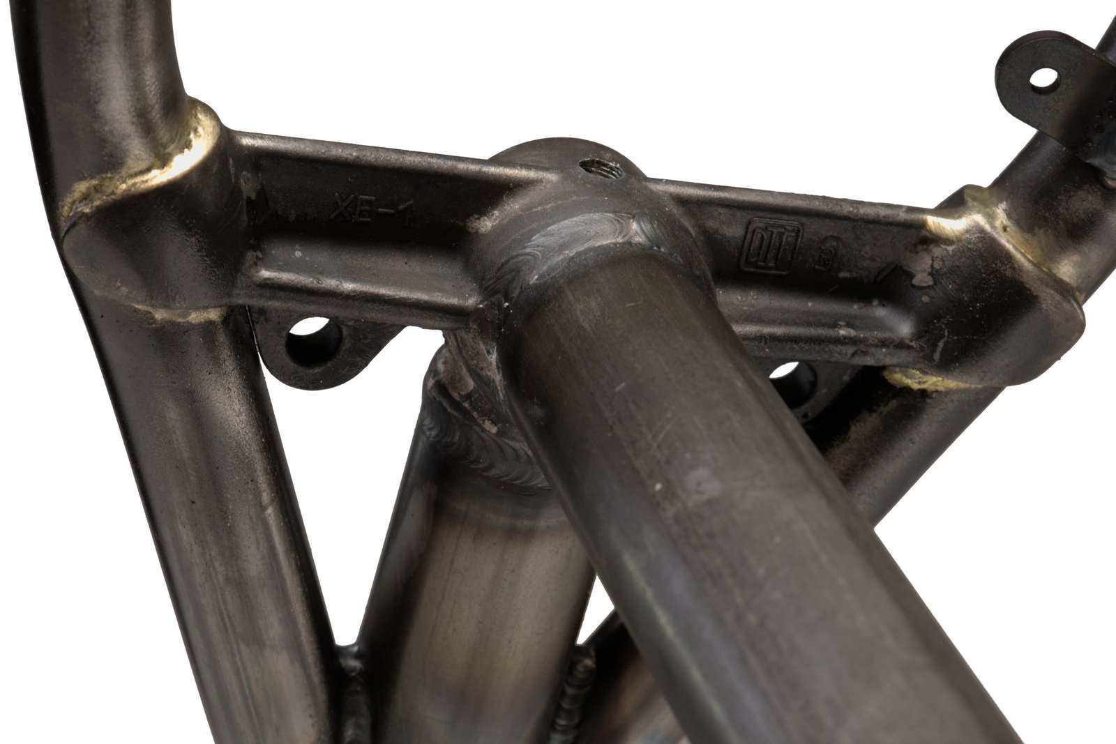 1941–1945 EL/UL Knucklehead Wishbone Rigid Frame - Saddle Cross Member detail